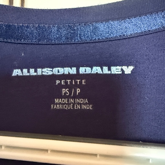 Allison Dailey V Neck, Cotton? Fabric.  Great Condition. - Picture 3 of 6